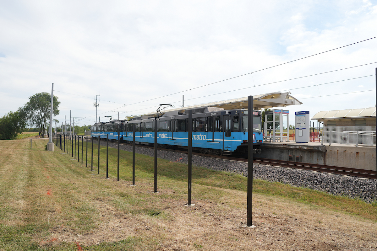 A MetroLink train passing Fairview Station